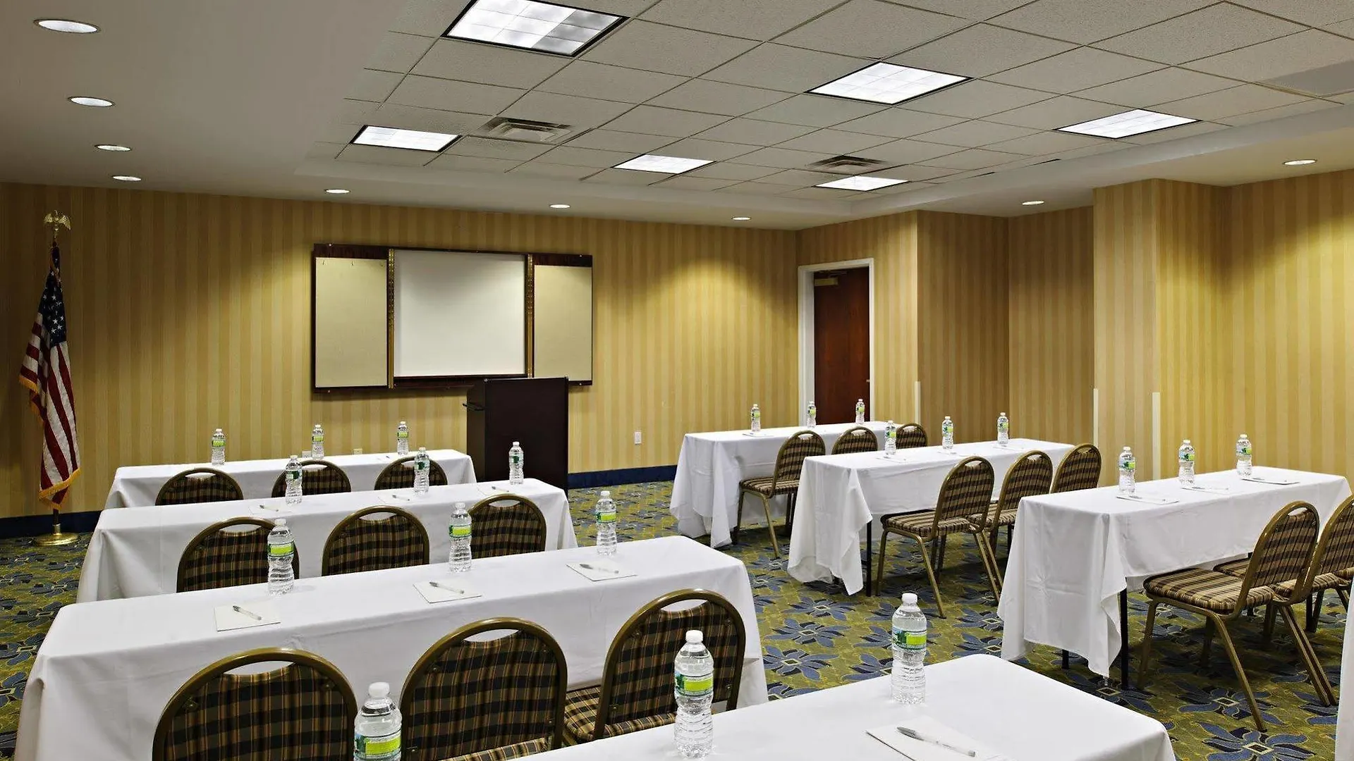 Hampton Inn Long Island-Brookhaven Farmingville 3*,